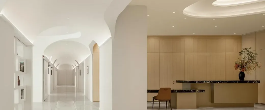 Bright modern hospital corridor and reception area inside a Chinese tertiary hospital